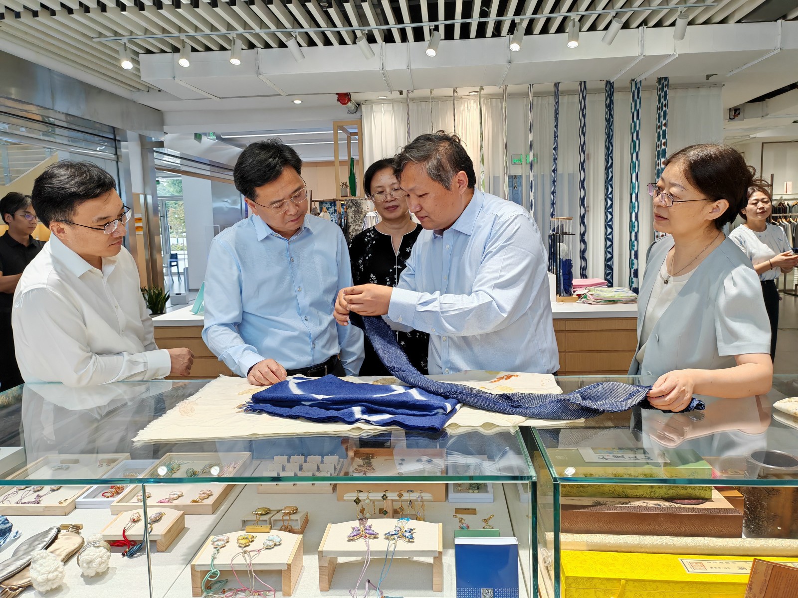 1760664781.jpg 3.jpg