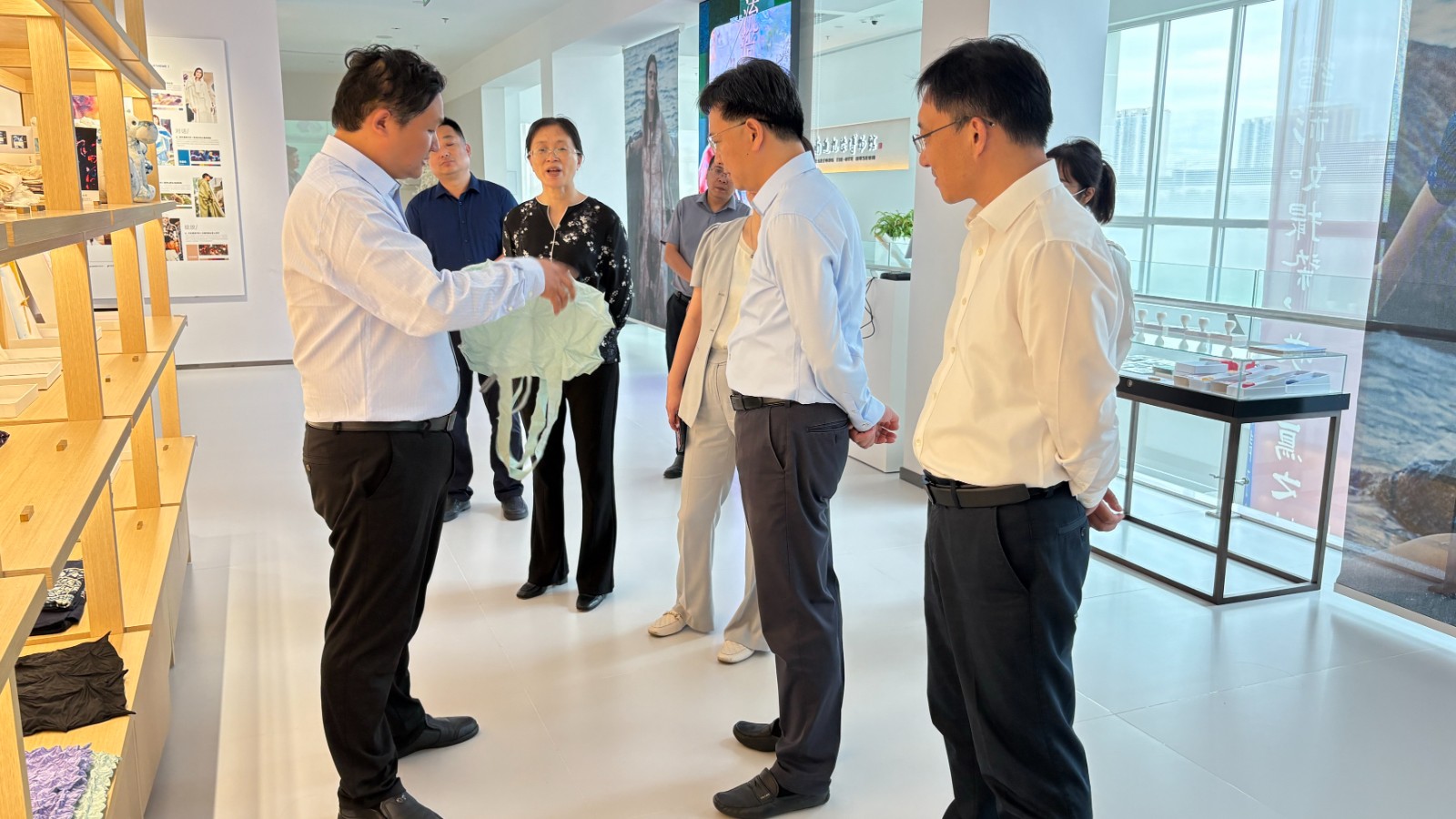 1760664860.jpg 5.jpg