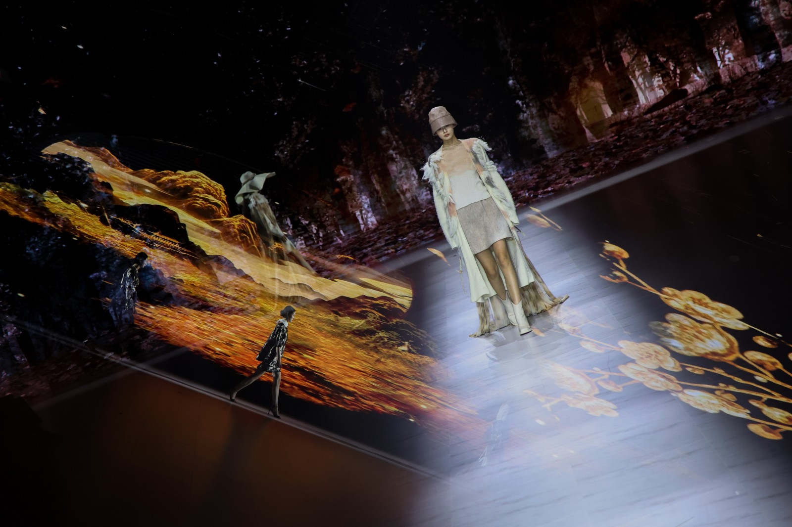 1760921477.jpg 2.jpg